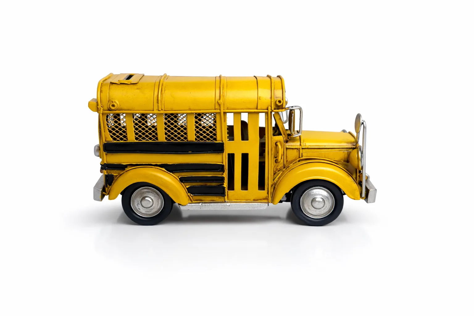 Dekoratif Metal Okul Otobüsü – Nostaljik Retro Tasarım Masa Üstü Biblo